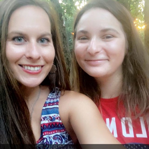 Meet your Posher, Amber - Picture 2 of 2